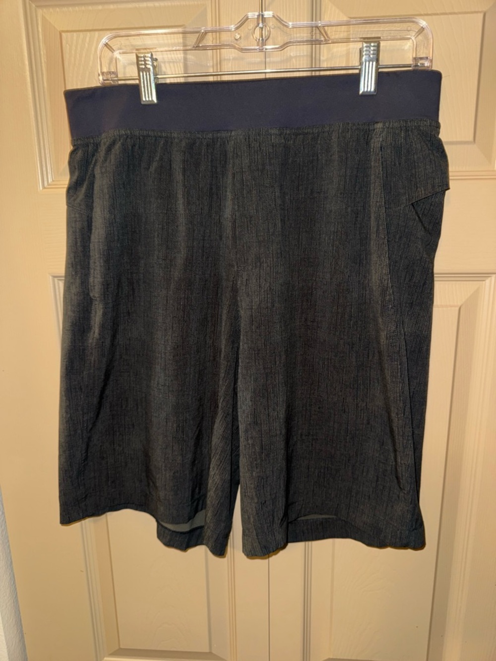 Lululemon Men’s Shorts T.H.E.
Short Linerless 9" - Size Large